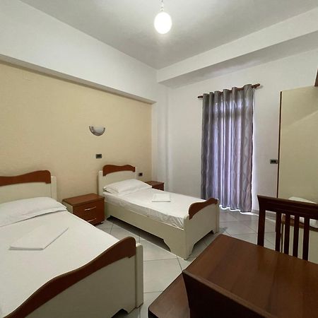 Hotel Latifi Gramsh エクステリア 写真