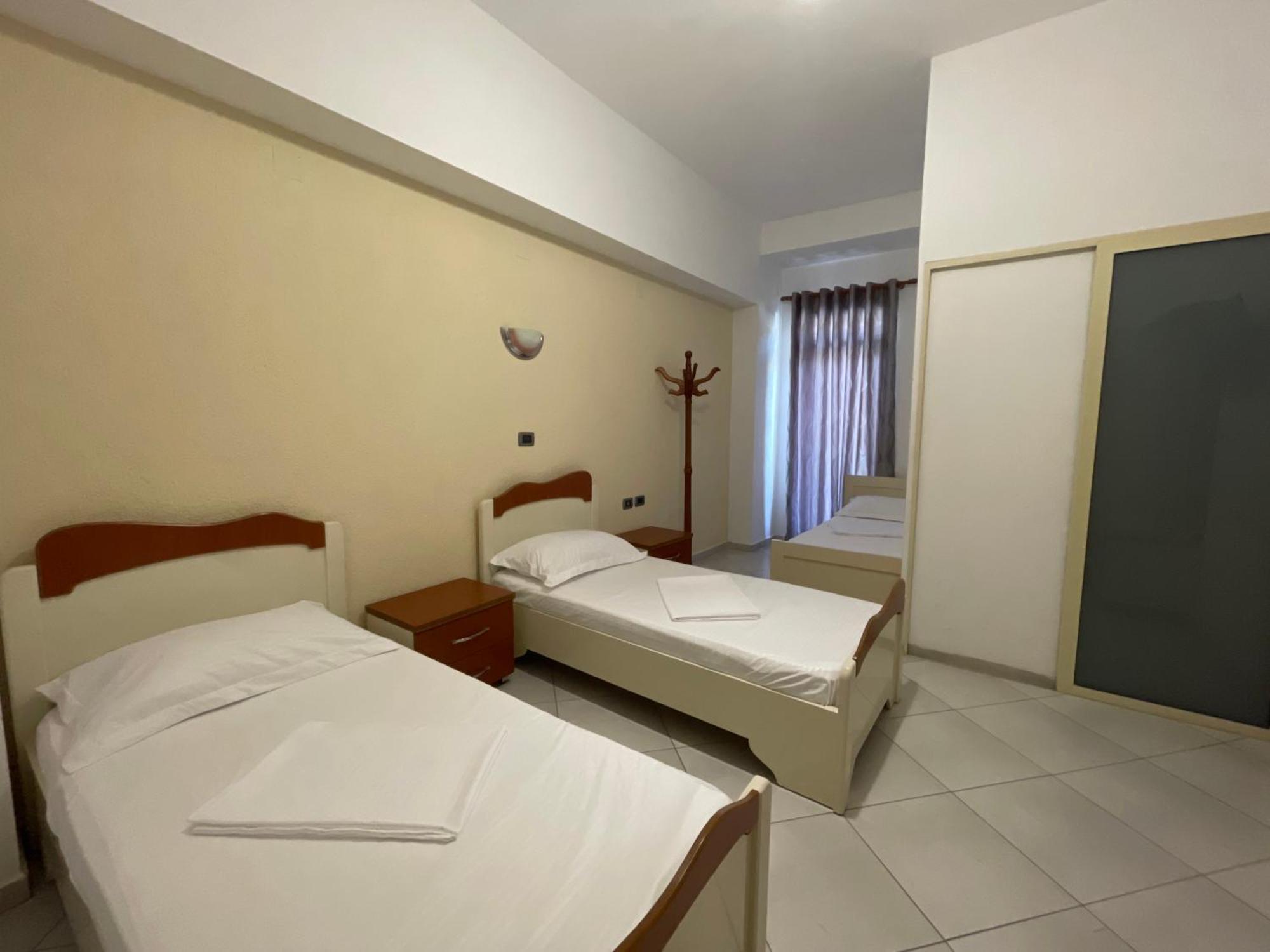 Hotel Latifi Gramsh エクステリア 写真