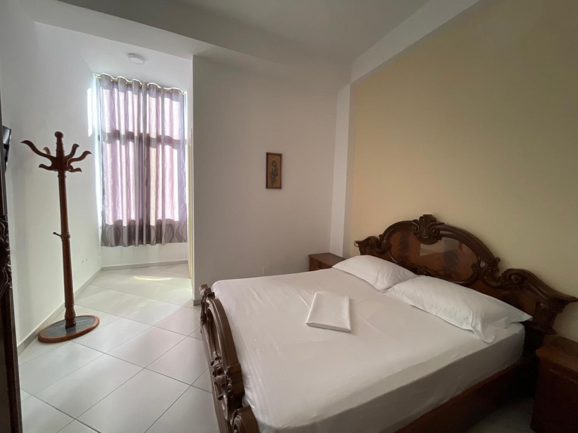 Hotel Latifi Gramsh エクステリア 写真