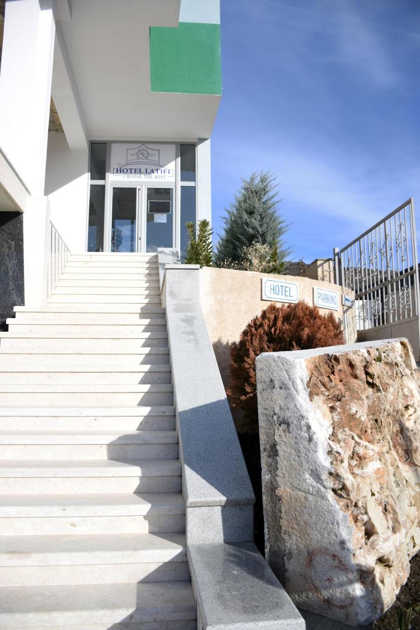 Hotel Latifi Gramsh エクステリア 写真