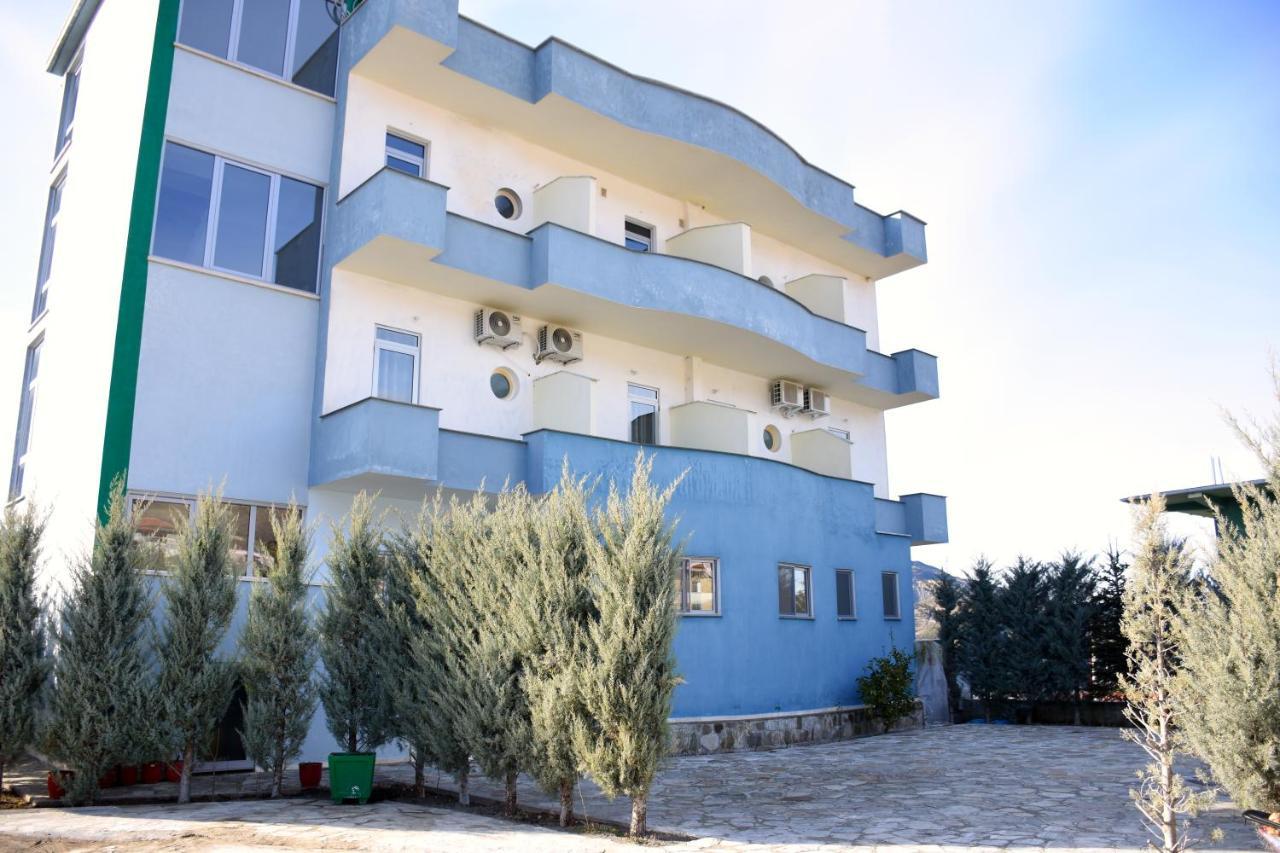 Hotel Latifi Gramsh エクステリア 写真